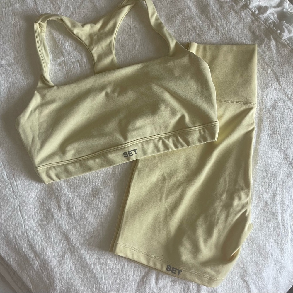Set Active Butter Yellow Top and Biker Shorts